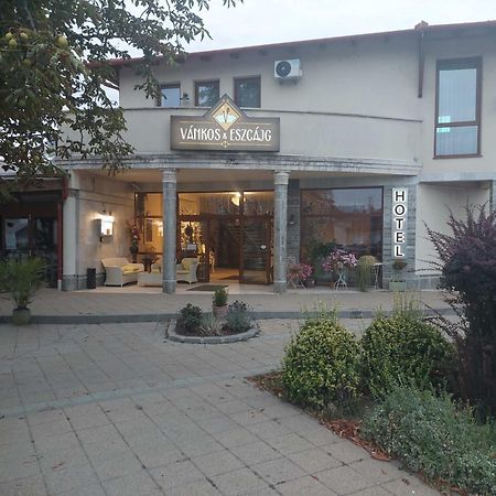 Vankos & Eszcajg Újhartyán Exterior foto