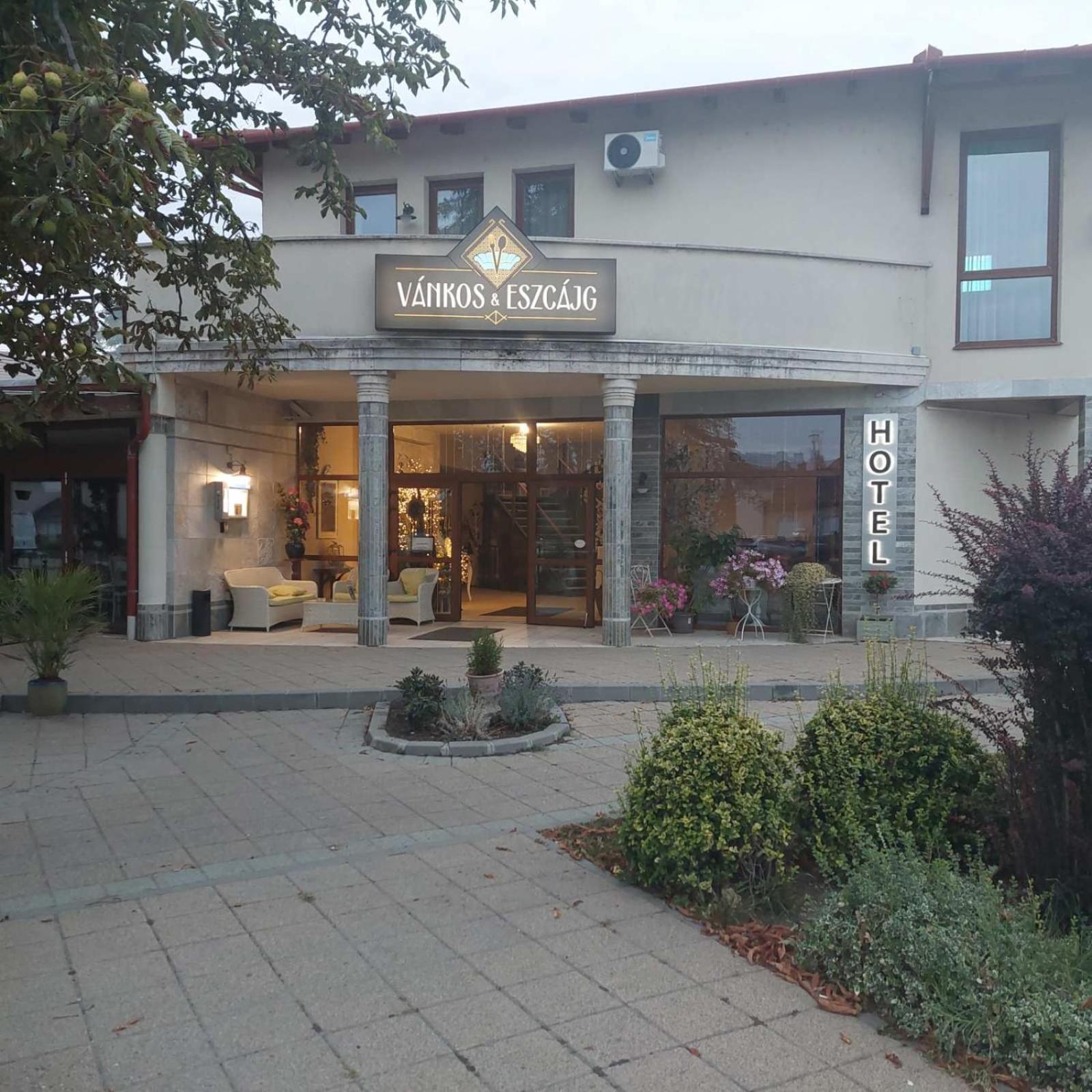 Vankos & Eszcajg Újhartyán Exterior foto